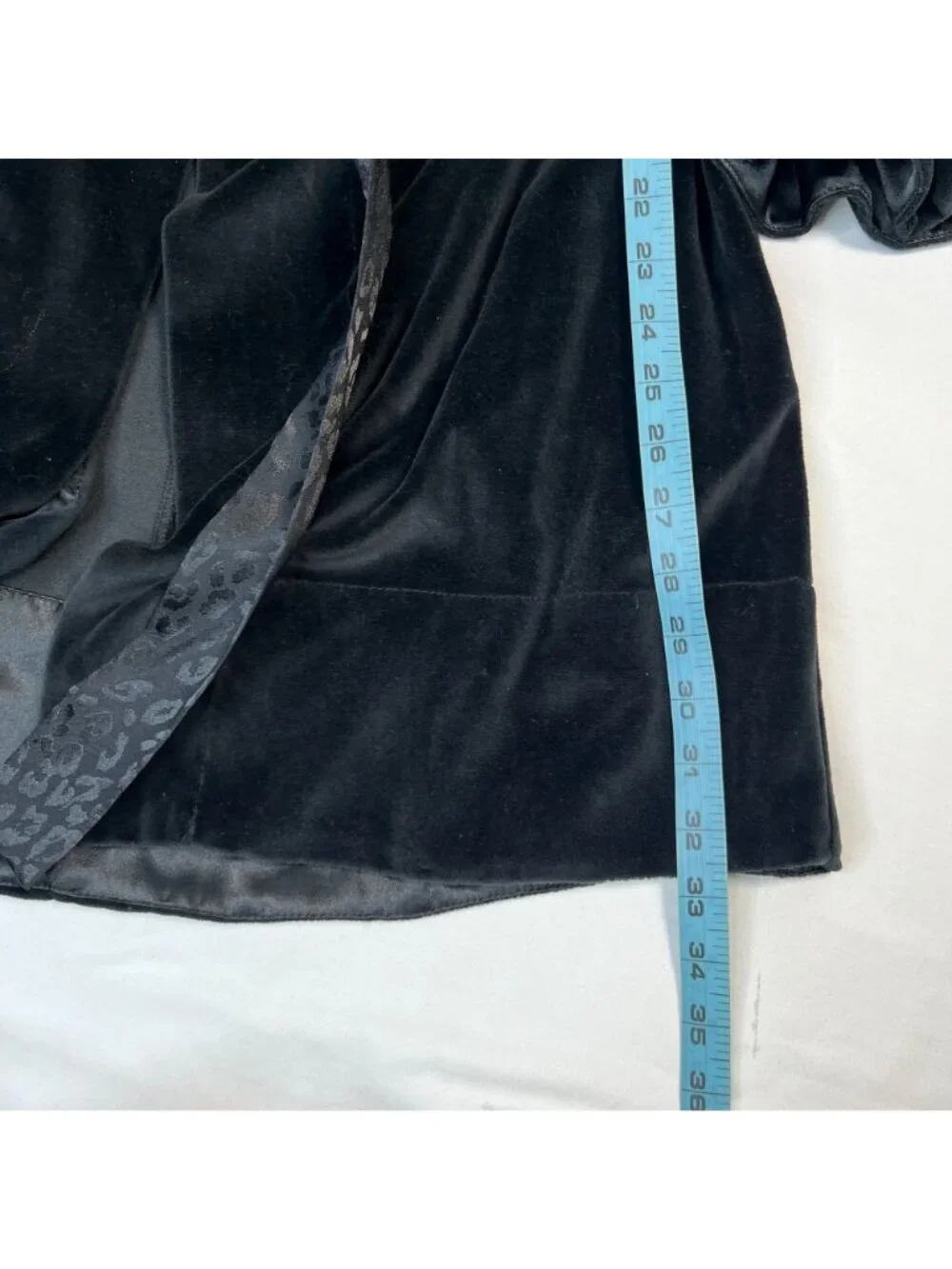Betsey Johnson Intimates Velour Short Robe Leopard Satin Trim Black Medium - Picture 5 of 10